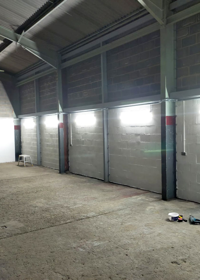 Electrical light installation inside vehicle garage